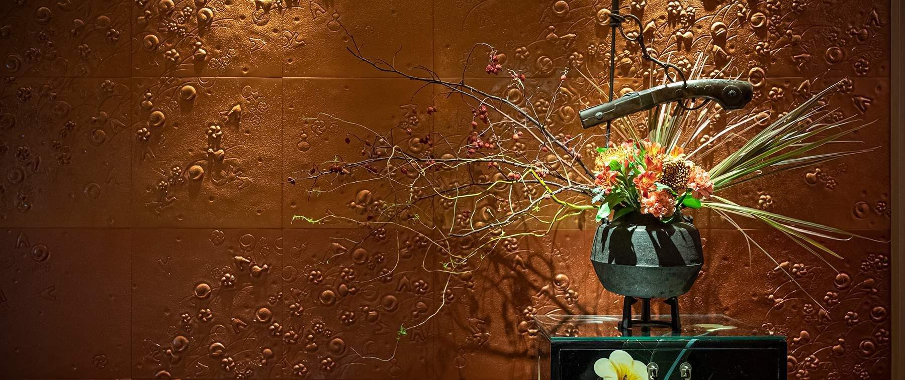 大阪のホテルならウェスティンホテル大阪へ。店内は、会席料理をご提供するテーブル席および個室を備え、割烹カウンターもございます。
さらに、鉄板焼、寿司、天婦羅カウンターの各コーナーに分かれております。 また、個室もご用意。結納やお顔合わせにもご利用いただけます。