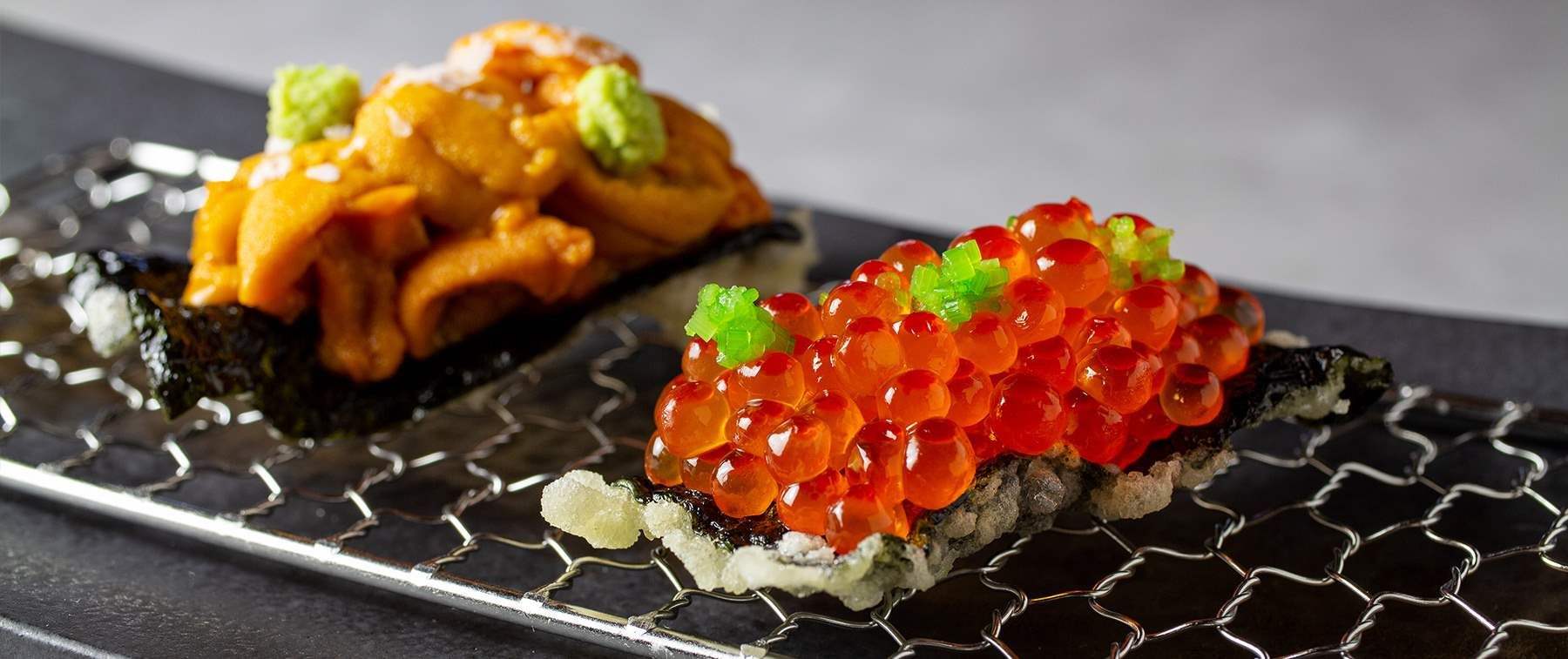 大阪のホテルならウェスティンホテル大阪へ。店内は、会席料理をご提供するテーブル席および個室を備え、割烹カウンターもございます。
さらに、鉄板焼、寿司、天婦羅カウンターの各コーナーに分かれております。 また、個室もご用意。結納やお顔合わせにもご利用いただけます。