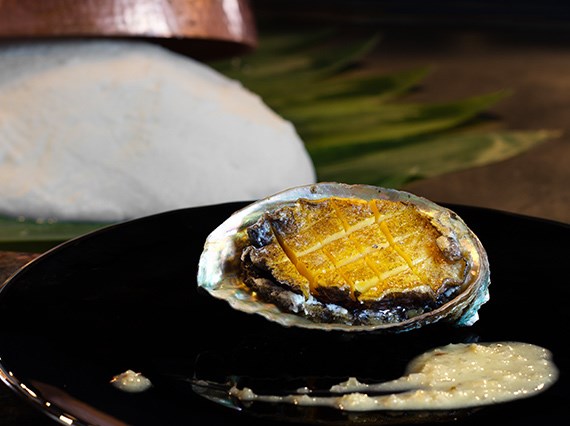 鉄板焼　活エゾ鮑　スペシャリテ　記念日　結婚記念日　誕生日