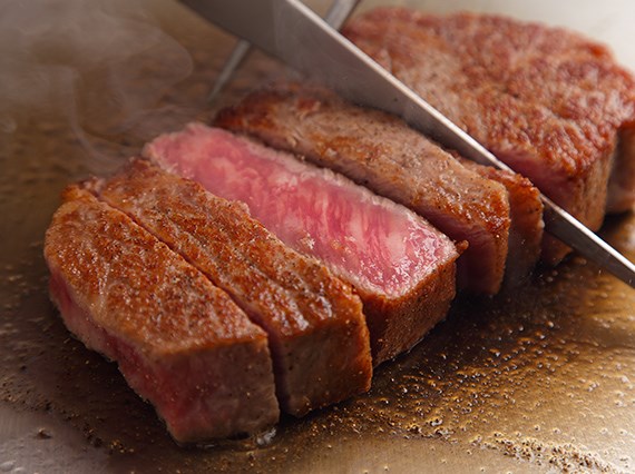 鉄板焼　ステーキ　黒毛和牛　近江牛　ホテル　大阪　カウンター