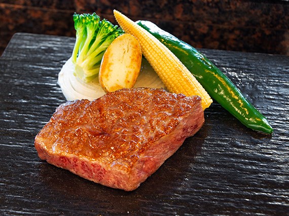 鉄板焼　ステーキ　黒毛和牛　近江牛　ホテル　大阪　ランチ